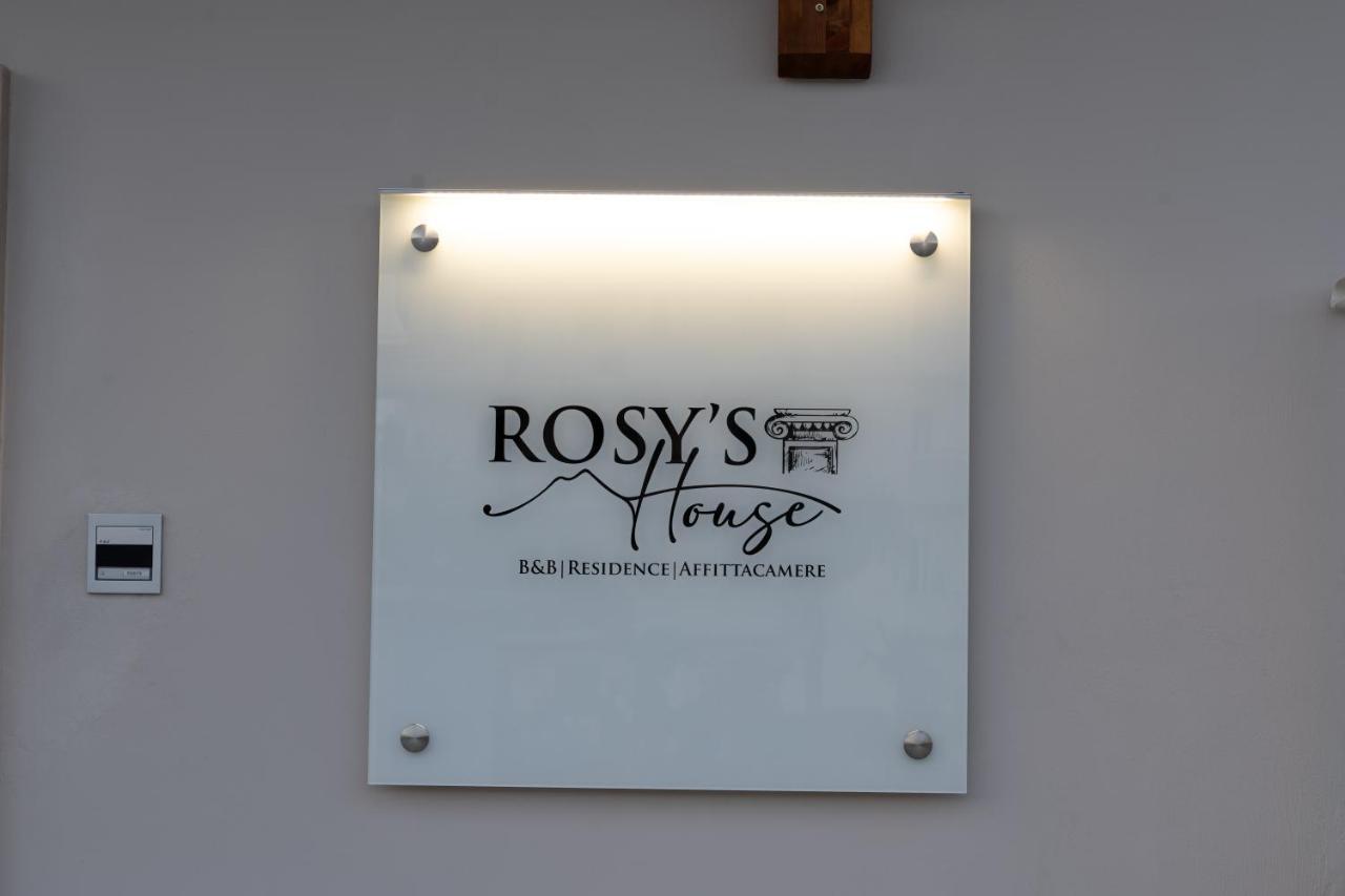 לינה וארוחת בוקר סקפאטי Rosy'S House מראה חיצוני תמונה